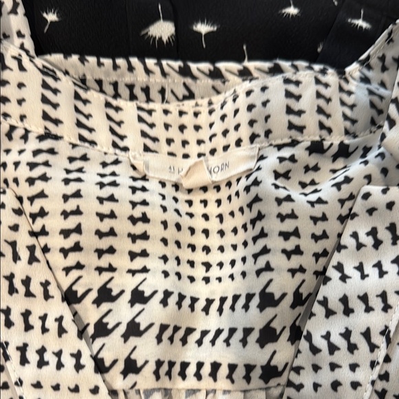 Chic Patterned Blouses Collection - Picture 4 of 6